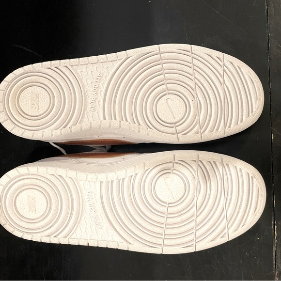 Nike Court Borough Low 2 SE, Size 7Y- Size 9 in ladies, white with gold swoosh. - Picture 4 of 7